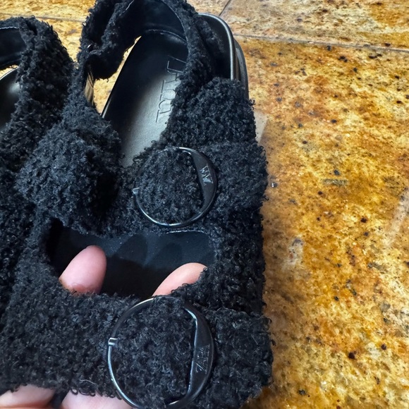 Zara Black Sherpa Fleece Double Buckle Sandals Women’s US 9/ EU 40 - Picture 3 of 10
